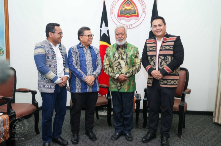 : (Dari kiri ke kanan) VP Finance Business Partner Timor-Leste Dedy Edward, Duta Besar Indonesia untuk Timor-Leste Okto Dorinus Manik, Perdana Menteri Timor-Leste Kay Rala Xanana Gusmão, dan CEO Telkomcel Benedictus Ardiyanto Priyo.