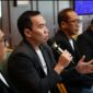 Direktur Digital Business Telkom Muhamad Fajrin Rasyid (kedua dari kiri) saat membahas mengenai pengembangan teknologi Artificial Intelligence (AI) di Jakarta, Rabu (26/2).