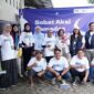 Relawan Sobat Aksi Ramadan BUMN 2025 saat melaksanakan kegiatan kerja bakti bersih-bersih Mushola Waqaf Darussalam Karangploso Malang, Selasa (18/3).