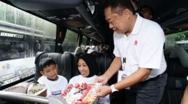 Direktur Utama Telkom Ririek Adriansyah saat Seremoni pelepasan keberangkatan para peserta Mudik Bersama BUMN 2025 di Gelora Bung Karno (GBK), Jakarta, pada Kamis (27/3).