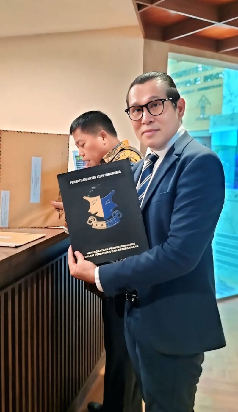 Direktur utama Telkom Ririek Adriansyah saat acara silaturahmi bersama beberapa pemimpin redaksi media di Jakarta (7/3).