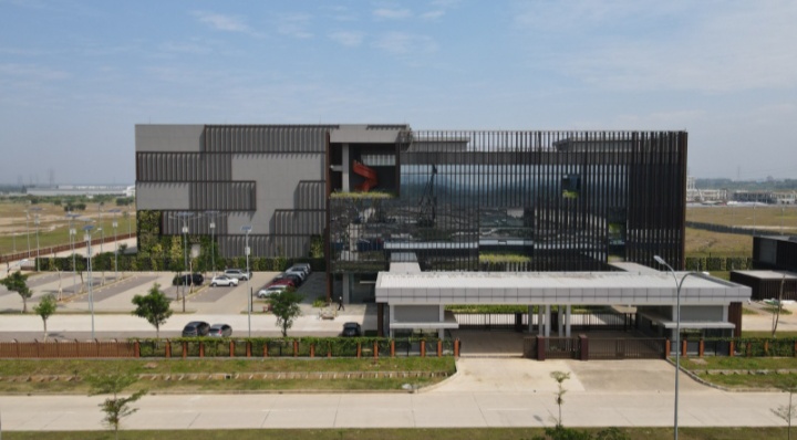 Gedung Data Center NeutraDC.