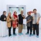 Executive Account Manager Divisi Wholesale Service Telkom Erna Wiyati (ketiga dari kiri), General Manager Witel Priangan Timur Nugroho Setio Budi (ketiga dari kanan), Direktur Utama PT Anugerah Cimanuk Raya Wamin (kedua dari kanan), dan Direktur PT Anugerah Cimanuk Raya Sam’ani dalam acara penandatanganan kesepakatan 2 Full Rack di Kantor Telkom Witel Priangan Timur, pada beberapa waktu yang lalu.