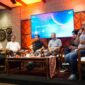 Kiri ke Kanan) Direktur Keuangan dan Manajemen Risiko Telkomsel Daru Mulyawan, Direktur Group Business Development Telkom Honesti Basyir, Direktur utama Telkom Ririek Adriansyah, Direktur Keuangan dan Manajemen Risiko Telkom Heri Supriadi, Direktur Enterprise and Business Service Telkom FM Venusiana, dan SVP Group Sustainability & Corporate Communication Telkom Ahmad Reza.