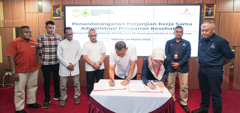 Direktur Utama PT Administrasi Medika (AdMedika), Dian Prambini dan Otong lip selaku Direktur Utama PT Pilar Mandiri Kuningan (RS Kuningan Medical Center Group), melakukan penandatanganan kerja sama pelayanan administrasi kesehatan, antara PT Administrasi Medika dan RS Kuningan Medical Center Group.