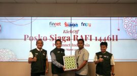 (Kiri ke Kanan) Direktur Utama Finnet Rakhmad Tunggal Afifuddin, VP Product Strategy & Development M. Doni Kurniawan, Penerima CSR Imam, dan Direktur Technology, Product & Operation Finnet Apep M.K Noormansyah saat kick Off Posko Siaga Ramadan dan Idulfitri (RAFI) 1446H, beberapa waktu yang lalu.
