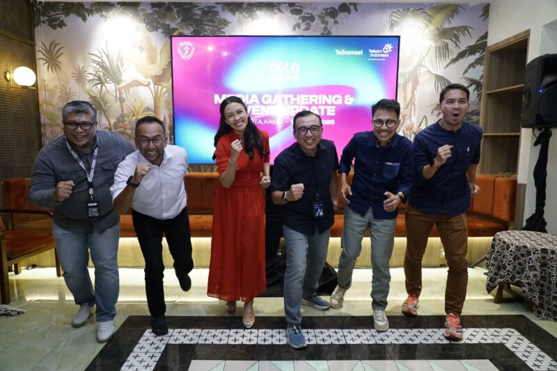 (Dari Kiri ke Kanan) Ketua Pelaksana Digiland 2025 Averyadi Setiawan, VP Brand & Marketing Communication Telkomsel Abdullah Fahmi, Penggiat Olahraga Lari Melanie Putria, VP Corporate Communication Telkom Andri Herawan Sasoko, Sekretaris Jenderal PB PASI Tigor Tanjung, & Penggiat Olahraga Lari Luthfi Go.