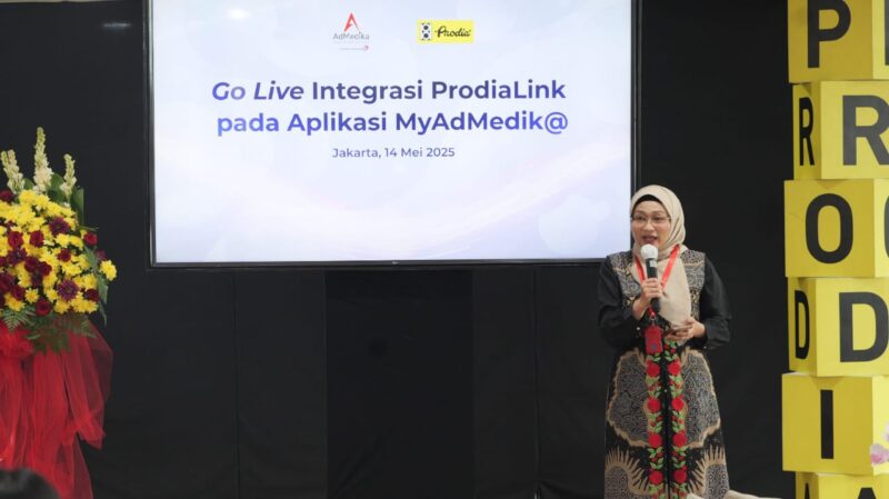 Direktur Utama AdMedika Dian Prambini saat memberikan sambutan pada acara seremoni Go Live Integrasi ProdiaLink pada Aplikasi MyAdMedik@ di Aula Lt.7 Gedung Grha Prodia Utama, Raden Saleh, Jakarta, pada Rabu (14/5).