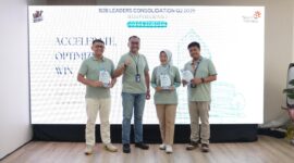 Melanjutkan komitmen dukungan konkrit terhadap program ESG TelkomGroup bertajuk GoZero%, TREG1 memanfaatkan produk dari limbah botol minuman untuk plakat ucapan terima kasih kepada narsumber dalam event B2B Leaders Consolidation TREG1 di aula gedung Balei Merah Putih (BMP) Pematangsiantar. Plakat dari limbah botol kemasan tersebut dibuat dengan bekerja sama dengan Recyclo.

