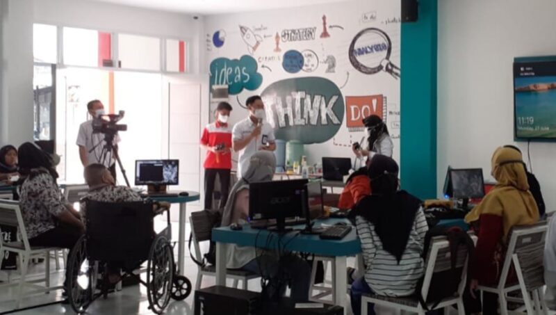 Pelatihan digital dan pendampingan bisnis terstruktur bagi pelaku UMKM penyandang disabilitas.