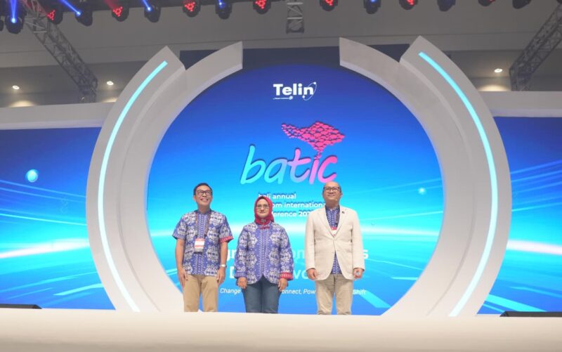 (kiri ke kanan) CEO Telin Budi Satria Dharma Purba, Direktur Utama Telkom Dian Siswarini, dan Managing Director Danantara Setyanto Hantoro saat acara pembukaan Bali Annual Telkom International Conference (BATIC) 2025.