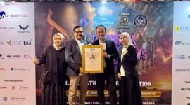 Direktur Utama TelkoMedika Dicky Anfiadi (kedua dari kanan) beserta jajaran saat acara 6th Indonesia Public Relations Summit 2025 di Auditorium Kementerian Pariwisata, Jakarta Pusat, pada Jumat (8/8).