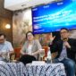 (kiri ke kanan) VP Corporate Communication Telkom Andri Herawan Sasoko, Direktur Enterprise & Business Service Telkom Veranita Yosephine, dan Direktur IT Digital Telkom Faizal Rochmad Djoemadi saat acara Business Update bersama para awak media di Jakarta, Kamis (14/8).