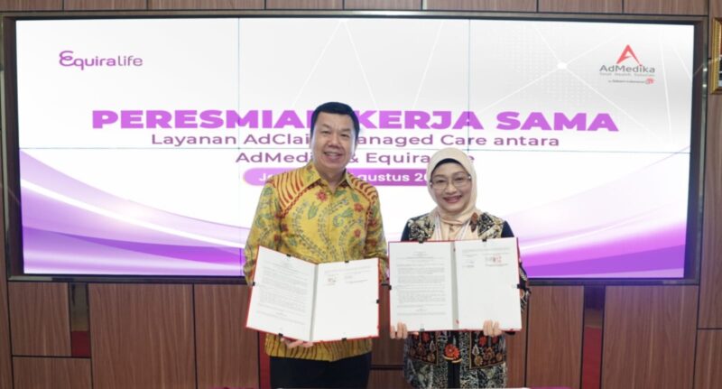 CEO Equira Life Elvis Liongosari (kiri) dan CEO AdMedika Dian Prambini (kanan) saat acara penandatanganan kerja sama layanan AdClaim Managed Care antara Admedika & Equira Life.
