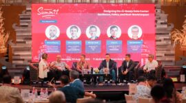 Pendiri & Direktur Utama VortiQ(x) Jane Teh (kiri); Wakil Presiden Manajemen Layanan Global Uptime Institute Naveed Saeed (kedua dari kiri); Mitra Data Scientist Lynx Analytics Gábor Benedek (ketiga dari kiri); Wakil Presiden Regional ASEAN F5 Michael Quek (keempat dari kiri); Kepala AI GPU Cloud GreenNode Tung Vu (kelima dari kiri); Pendiri dan Ketua Zocial Rick Bleszynski (kanan) dalam salah satu sesi diskusi panel di NeutraDC Summit 2025.