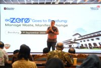 SVP Group Sustainability and Corporate Communication Telkom Ahmad Reza saat memberikan sambutan pada acara Roadshow GoZero% Goes to Bandung: Manage Waste, Manifest Change di Bandung pada (18/9).