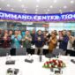 Para peserta melakukan foto bersama usai acara audiensi bersama Pemerintah Daerah dan berbagai Komunitas Papua Selatan.