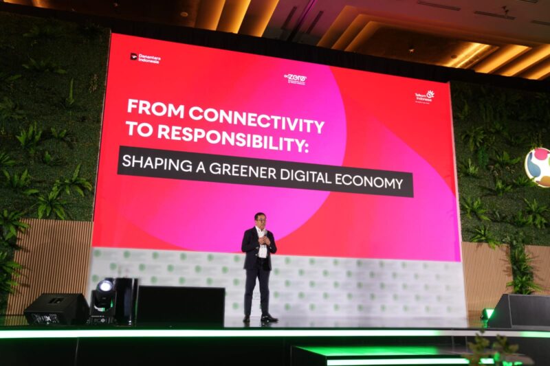 Wakil Direktur Utama Telkom Indonesia Muhammad Awaluddin saat menyampaikan paparan pada acara Katadata Sustainability Action for the Future Economy (SAFE) 2025 yang digelar pada Kamis (11/9).
