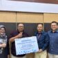 Seremoni penyerahan bantuan dari Telkom untuk pembangunan sarana air bersih Masyarakat adat Bonokeling.