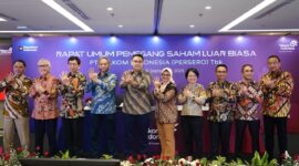 Susunan Dewan Komisaris dan Jajaran Direksi Telkom pada acara Rapat Umum Pemegang Saham Luar Biasa (RUPSLB), yang diselenggarakan secara daring di Jakarta, pada Selasa (16/9).