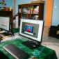 Siswa dan Guru sedang menggunakan Application, Network, Device (AND).