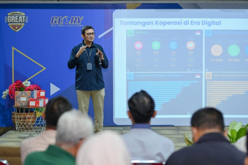 Executive Vice President Telkom Regional 2 Edie Kurniawan saat memberikan paparan pada acara sosialisasi platform digital untuk KD/ KMP Kota Tangerang, Kab Tangerang, dan Kota Tangerang Selatan di Kantor Witel Banten, pada (15/9).