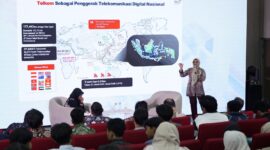 Direktur Utama Telkom Dian Siswarini saat memberikan pemaparan pada acara peluncuran Telkom AI Campus di Universitas Muhammadiyah Yogyakarta (UMY) pada Kamis (23/10).