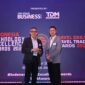 Direktur Utama Infomedia Eddy Sofryano menerima Penghargaan Indonesia Technology Excellence Award for Emerging Technology 2025 di Ballroom Hotel Shangrilla Jakarta, pada Kamis (9/10). Penghargaan diberikan oleh Management Consulting Director - Cyber Risk at Deloitte Indonesia Alex Cheung.
