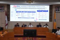 Direktur Utama Telkom Dian Siswarini saat memberikan pemaparan terkait Digistar pada acara Seminar Telkom AI Connect di Universitas Negeri Padang pada Senin (27/10).