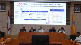 Direktur Utama Telkom Dian Siswarini saat memberikan pemaparan terkait Digistar pada acara Seminar Telkom AI Connect di Universitas Negeri Padang pada Senin (27/10).