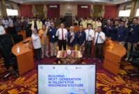Direktur Utama Telkom Dian Siswarini, Direktur Human Capital Management Telkom Willy Saelan, EVP Telkom Regional 1 Dwi Pratomo Juniarto, Rektor UNP Krismadinata, Ph.D. dan jajaran pada acara Seminar Telkom AI Connect di Universitas Negeri Padang pada Senin (27/10).