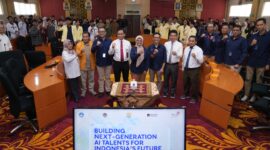 Direktur Utama Telkom Dian Siswarini, Direktur Human Capital Management Telkom Willy Saelan, EVP Telkom Regional 1 Dwi Pratomo Juniarto, Rektor UNP Krismadinata, Ph.D. dan jajaran pada acara Seminar Telkom AI Connect di Universitas Negeri Padang pada Senin (27/10).