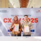 Direktur Bisnis Telkom Property Amini Kusumawati (kiri) dan CEO V-Green Indonesia Mai Truong Giang (kanan) saat melakukan penandatanganan (MoU) terkait kerja sama pengembangan Stasiun Pengisian Kendaraan Listrik Umum (SPKLU) di berbagai wilayah Indonesia di Jakarta pada Jumat (28/11).