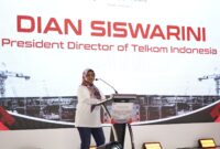 Direktur Utama Telkom Dian Siswarini saat memberikan paparan pada acara Topping Off Hyperscale Data Center (HDC) NeutraDC-Nxera Batam, Kamis (30/10) di Batam.