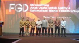 (kiri-kanan) Direktur IT Digital Telkom Faizal Rochmad Djomaedi, Deputi Akuntan Negara Badan Pengawasan Keuangan dan Keuangan (BPKP), Iwan Taufiq Purwanto, S.E., MBA, Jaksa Agung Muda Pembinaan, Dr. Hendro Dewanto, S.H., M.Hum, Kepala Badan Pengawasan Keuangan dan Pembangunan (BPKP) RI, Dr. Muhammad Yusuf Ateh, Ak., MBA., Dosen Fakultas Hukum Universitas Mataram, Muhammad Hayyanul Haq, SH., LLM., Ph.D., Direktur Legal & Compliance Telkom Andy Kelana, Direktur Strategic Business Development & Portfolio Telkom Seno Soemadji, dan Asisten Pemulihan Aset Kejaksaan Tinggi Kalimatan Selatan, Dr. Yudhi Kurniawan, S.H., M.H, pada acara “Forum Group Discussion: Streamlining Anak Usaha untuk Agility & Optimalisasi Bisnis Telkom”, pada Jumat (31/10) di Bandung.