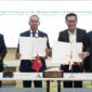 Menteri Transportasi dan Komunikasi / President of the CTL Board Miguel Manetelu (kedua dari kiri) dan CEO Telin Budi Satria Dharma Purba (kedua dari kanan) pada acara Penandatanganan Memorandum of Understanding (MoU) kolaborasi pengembangan infrastruktur dan konektivitas digital antara Timor-Leste dan Indonesia di Jakarta, pada Rabu (29/10).