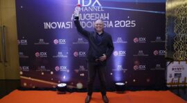SM Community Involvement and Development Telkom Soni Galih Riadi saat menerima penghargaan pada ajang IDX Channel Anugerah Inovasi Indonesia 2025, di Jakarta, beberapa waktu yang lalu.