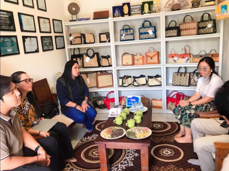 Berbagai program pelatihan digital yang bertujuan untuk meningkatkan daya saing dan inovasi UMKM dengan fasilitator dari Rumah BUMN.