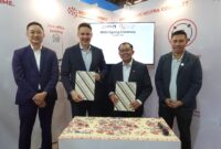 (kiri ke kanan) Commercial Lead ASEAN AMD Alexis Lee, Director Commersial Sales Asia Pacific Region AMD Alexey Navolokin, CEO NeutraDC Singapore Sendang Praptomo, dan CEO NeutraDC Andreuw ThAF saat acara Penandatanganan Memorandum of Understanding (MoU) antara NeutraDC dengan AMD pada ajang Tech Week Singapore beberapa waktu lalu.