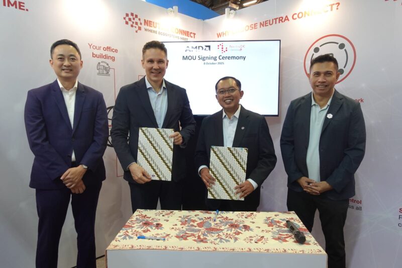 (kiri ke kanan) Commercial Lead ASEAN AMD Alexis Lee, Director Commersial Sales Asia Pacific Region AMD Alexey Navolokin, CEO NeutraDC Singapore Sendang Praptomo, dan CEO NeutraDC Andreuw ThAF saat acara Penandatanganan Memorandum of Understanding (MoU) antara NeutraDC dengan AMD pada ajang Tech Week Singapore beberapa waktu lalu.