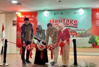  (kiri ke kanan) Managing Director GOERS Ferdinand Octavilano, Perwakilan Museum Cagar Budaya dan Museum Benteng Vredeburg Muri Kurniawati, Direktur MDI Ventures Roby Roediyanto, dan Direktur GOERS Niki Tsuraya Yaumi saat prosesi gunting pita pada acara Opening Ceremony peresmian program “Heritage for the Next Generation”, di Museum Benteng Vredeburg, Yogyakarta pada Senin (15/12).