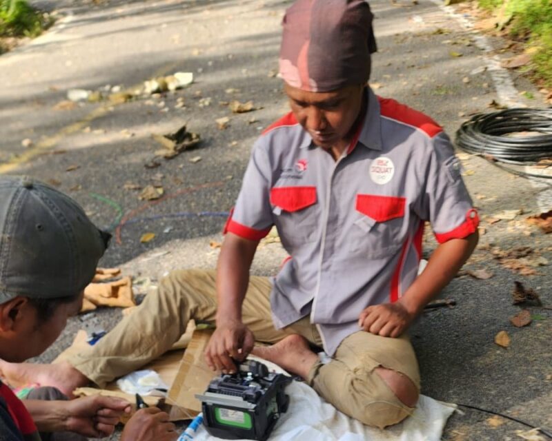 Tim teknis TelkomGroup bekerja 24/7 untuk memperbaiki infrastruktur yang terdampak, menormalkan jaringan, serta memperkuat konektivitas darurat di area prioritas.