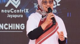 Direktur Utama Telkom Dian Siswarini saat memberikan sambutan pada acara Press Conference peresmian fasilitas edge data center neuCentrIX Telkom ke-28 yang berlokasi di Jayapura, Papua pada Kamis (4/12).