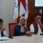 Direktur Utama Telkom Dian Siswarini saat memberikan penjelasan pada rapat koordinasi penanganan akses telekomunikasi pada bencana banjir dan tanah longsor Sumatera, Senin (1/2) di Balai Monitoring Medan.