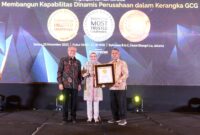 Direktur Utama AdMedika Dian Prambini saat menerima penghargaan pada ajang “Corporate Governance Perception Index (CGPI)” Award Tahun Buku 2024 di Hotel Shangri-La Jakarta pada beberapa waktu lalu.