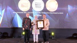 Direktur Utama AdMedika Dian Prambini saat menerima penghargaan pada ajang “Corporate Governance Perception Index (CGPI)” Award Tahun Buku 2024 di Hotel Shangri-La Jakarta pada beberapa waktu lalu.