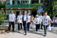 EVP Telkom Regional II Edie Kurniawan saat melakukan kunjungan ke SMP Negeri 4 Kota Bekasi dalam rangka acara peluncuran Program Digitalisasi Pembelajaran untuk Indonesia Cerdas, beberapa waktu yang lalu.