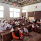 Pemberikan edukasi seputar kesehatan dan lingkungan yang disampaikan oleh Pemateri dari karyawan AdMedika baik tenaga medis maupun non-medis dan juga dari tim Sekolah Tanah Air dan Perempuan Lestari.