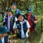 Penanaman Mangrove oleh relawan pada acara “Earth Mission - Mangrove Chapter” yang dilaksanakan di Kawasan Hutan Lindung Angke Kapuk, Jakarta Utara pada beberapa waktu yang lalu.