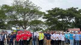 Apel kesiapan Relawan BUMN Peduli di area Bandara Kualanamu, Sumatra Utara, Jumat (19/12).